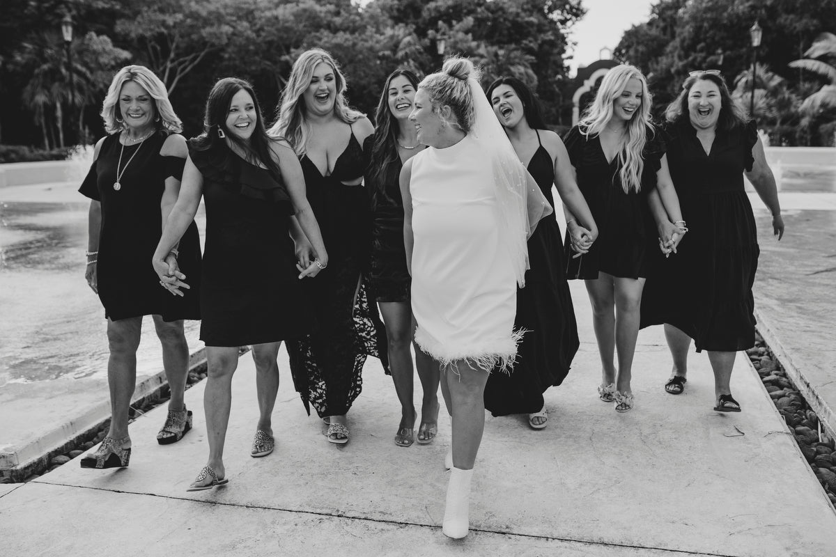 Bride and her squad in the bacherolette party at Valentin Imperial Maya