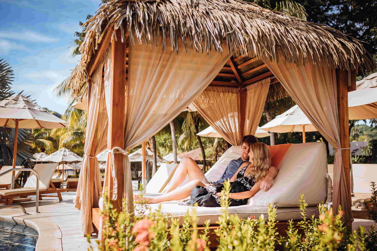 Couple embracing on vacation, posing for a DreamArt photographer, used for blog about Summer Trends 2025