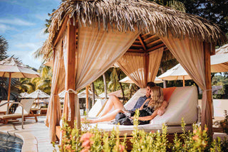 Couple embracing on vacation, posing for a DreamArt photographer, used for blog about Summer Trends 2025  