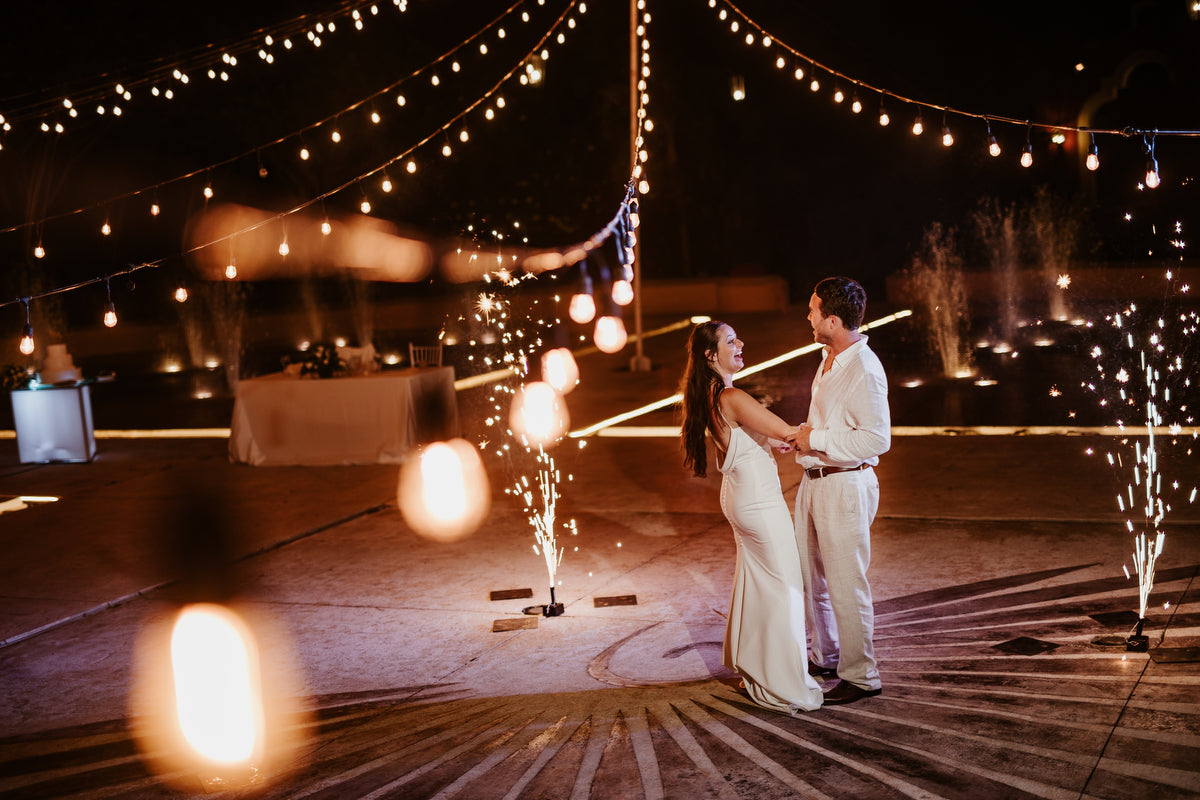 Newlyweds dancing in the wedding reception at Valentin Imperial