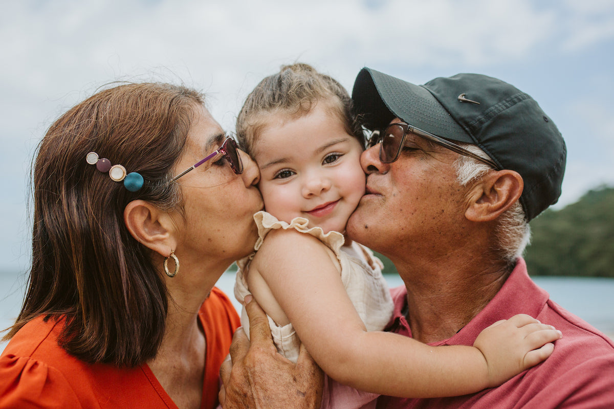 Beach Family Photo Outfits - DreamArt Photography