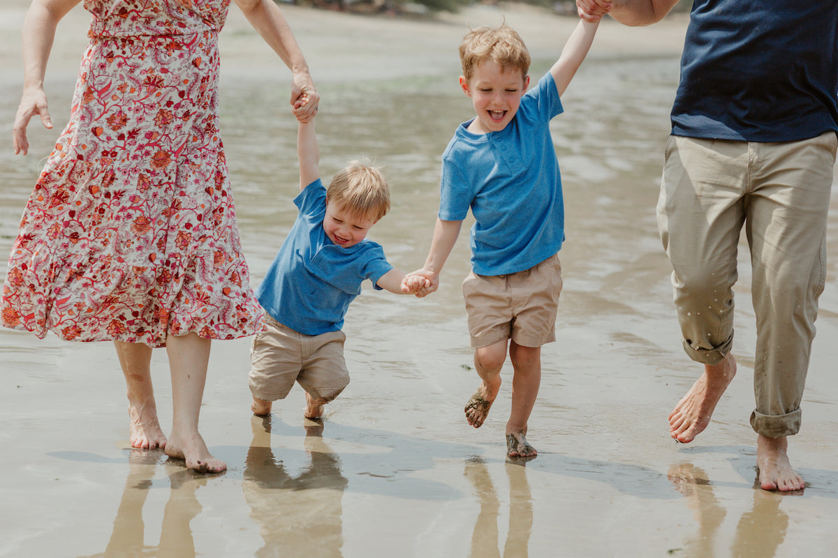 Beach Family Photo Outfits - DreamArt Photography