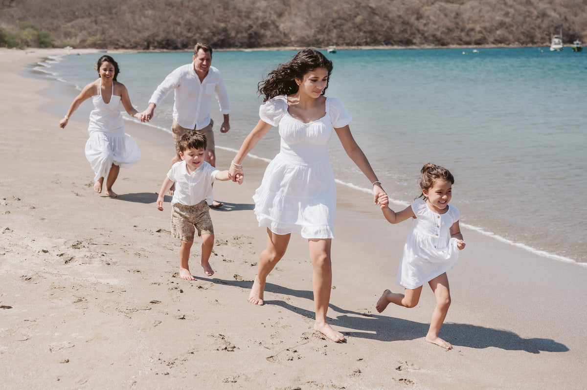 Beach Family Photo Outfits - DreamArt Photography