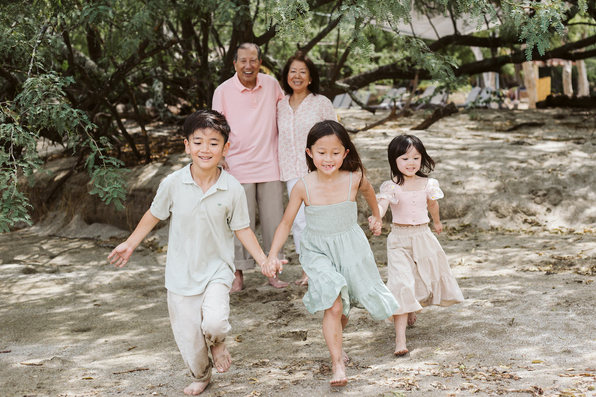 Beach Family Photo Outfits - DreamArt Photography