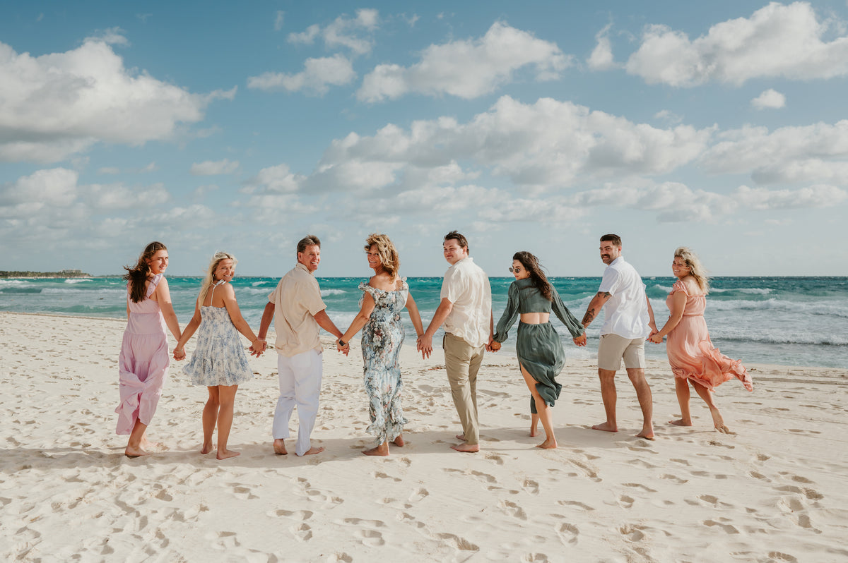 Beach Family Photo Outfits - DreamArt Photography