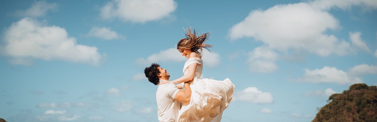 Couple doing a photoshoot in Costa Rica