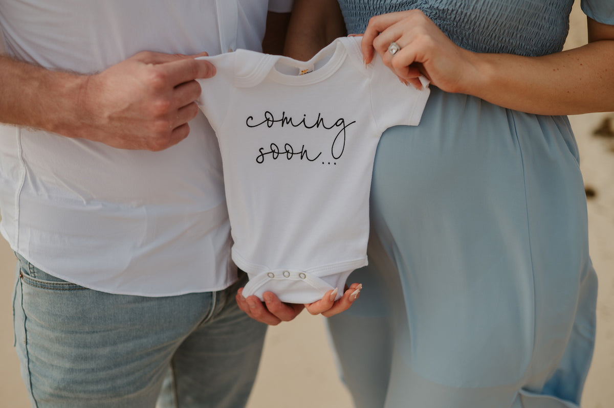 7 Pregnancy Photoshoot Ideas - DreamArt Photography