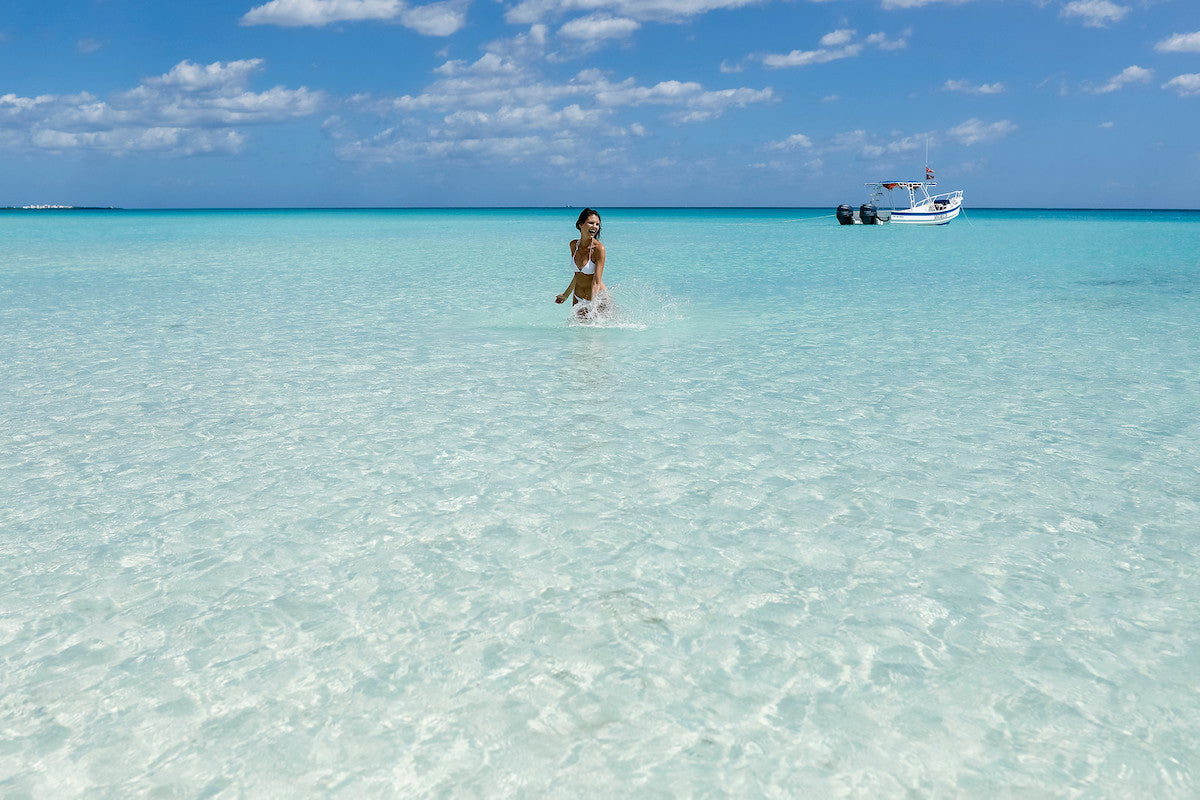 Turquoise waters at the beach of Valentin Imperial Maya