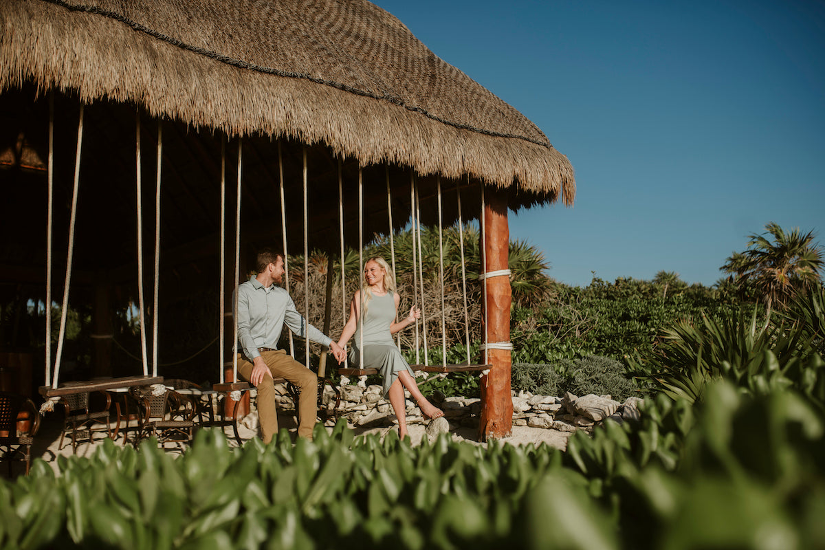 couple in the swing of Valentin