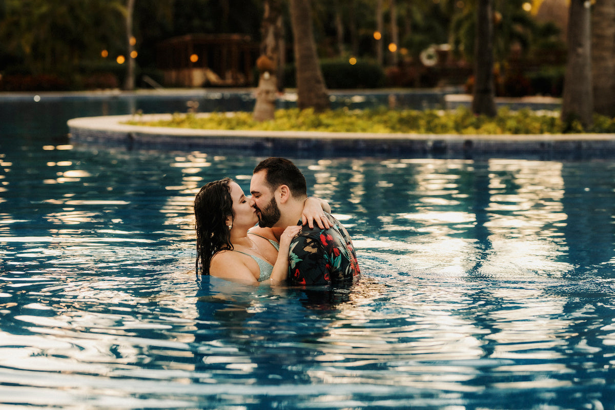 couple in the valentin swimming pool